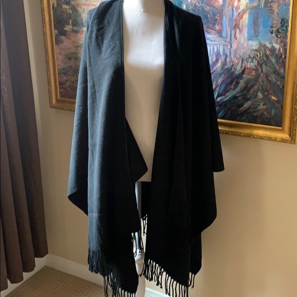 Fringed wrap - Picture 2 of 6